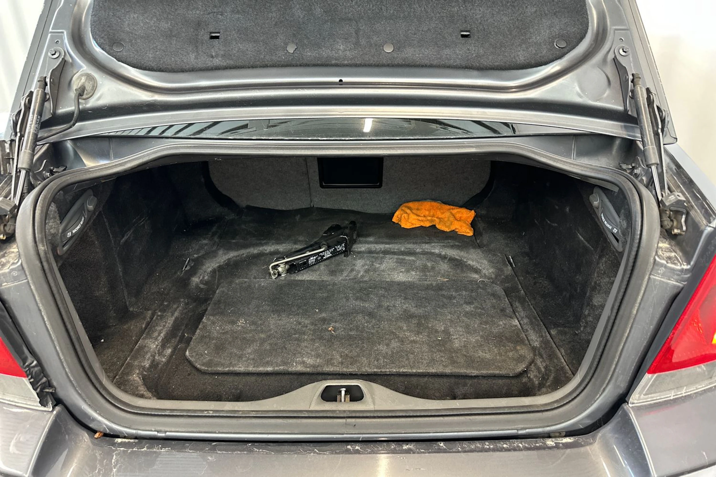 harmaa Volvo S60 2006 kuva 13.