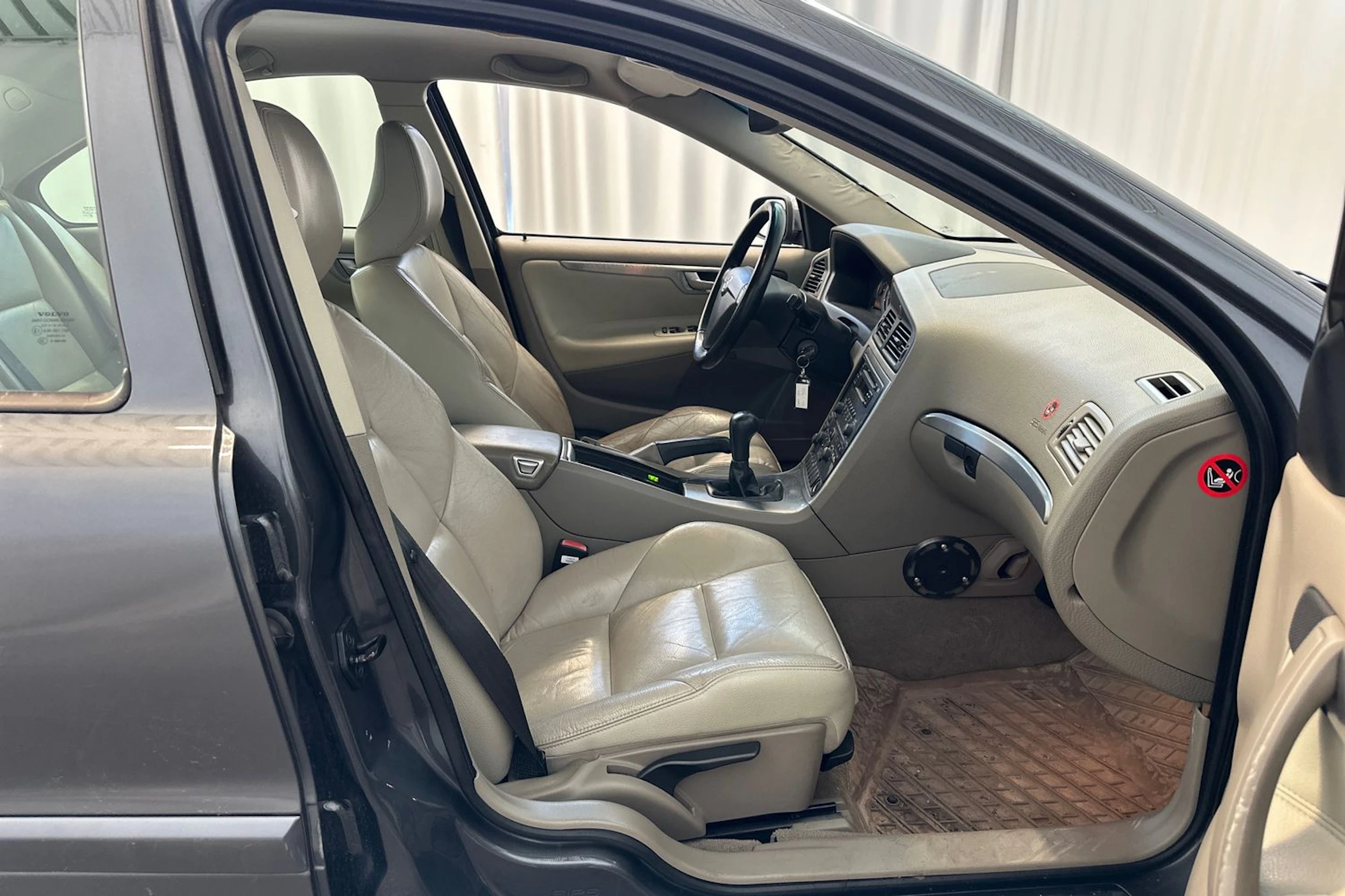 harmaa Volvo S60 2006 kuva 16.