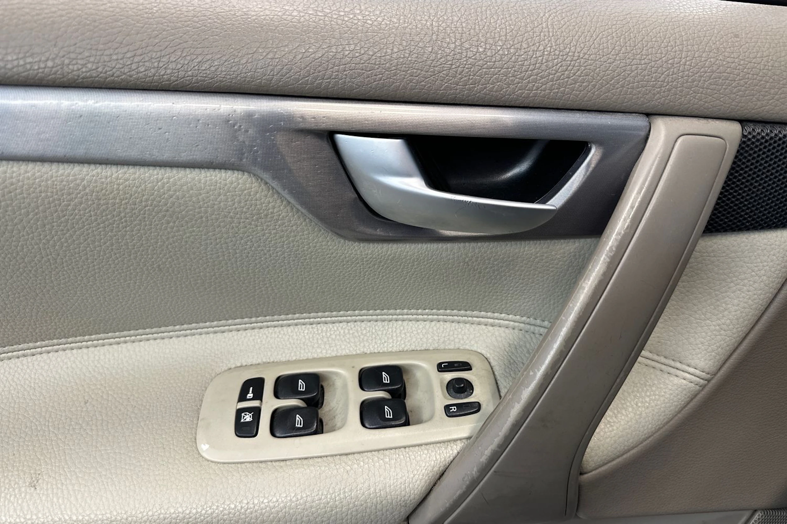 harmaa Volvo S60 2006 kuva 17.