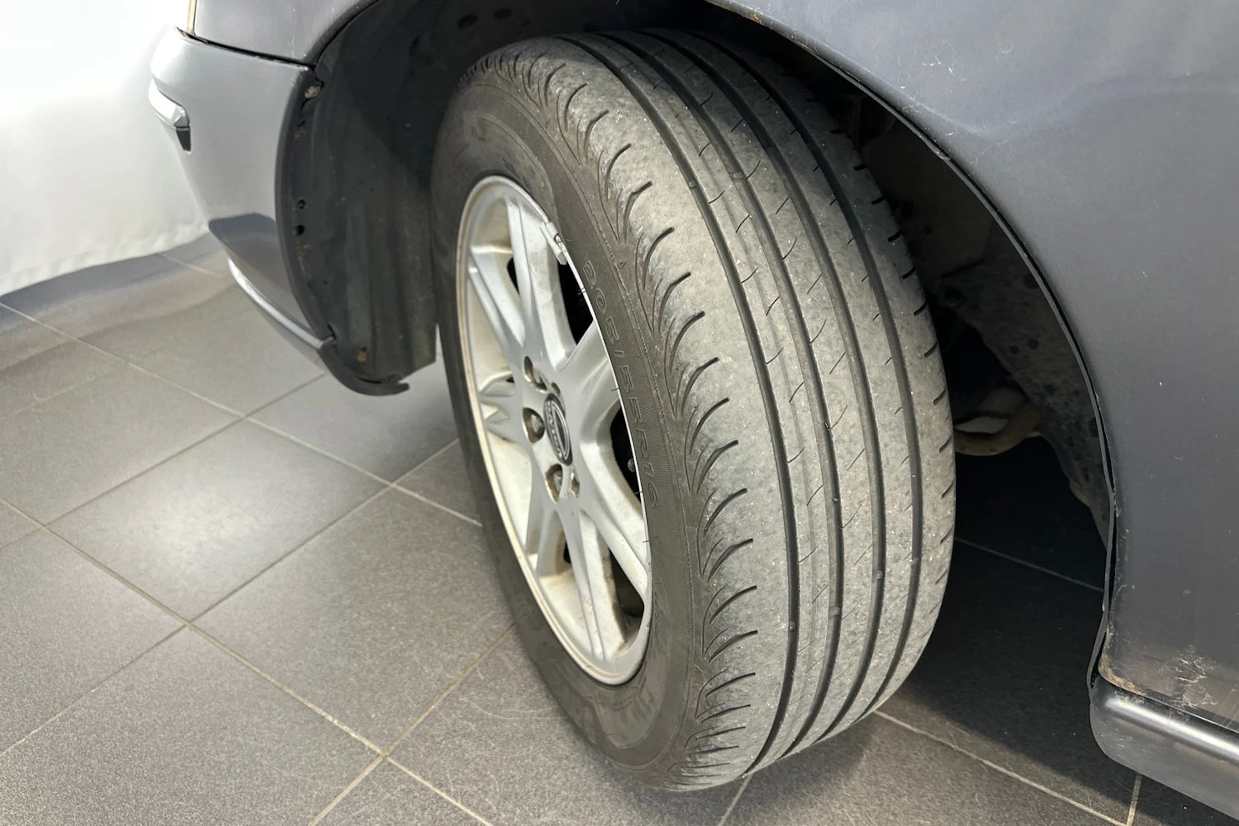 harmaa Volvo S60 2006 kuva 36.