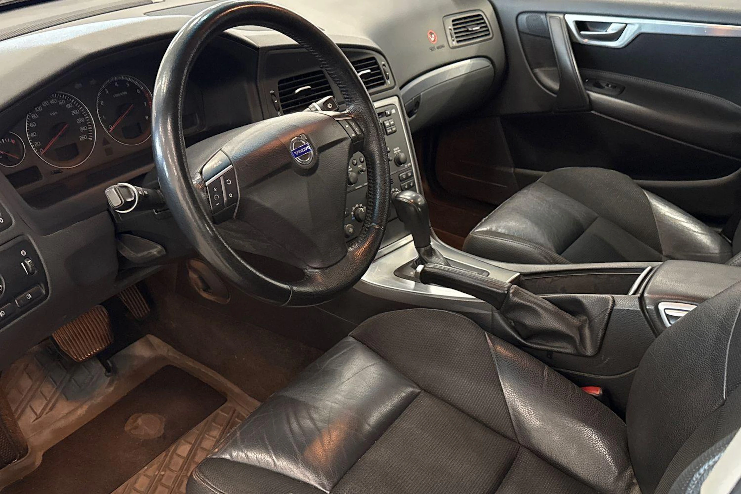 punainen Volvo S60 2007 kuva 6.