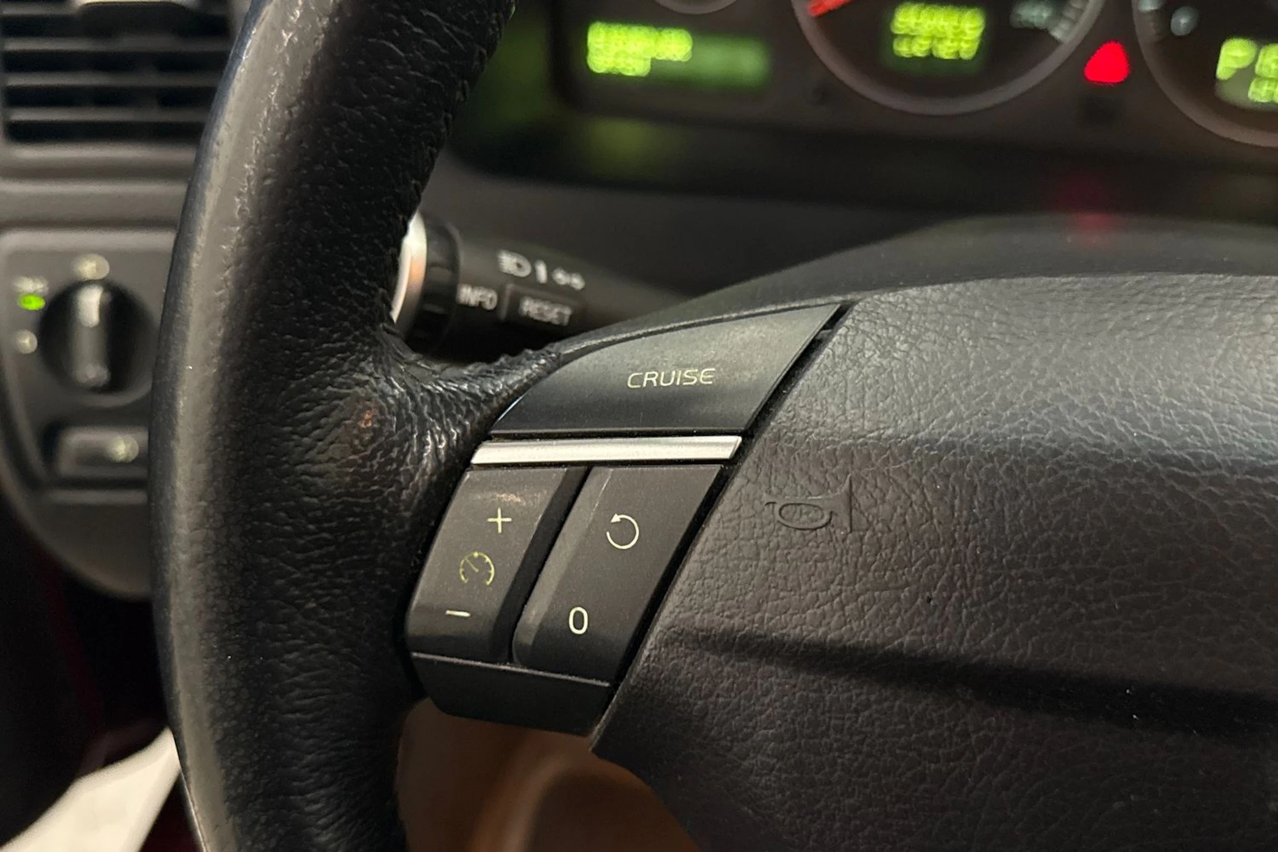 punainen Volvo S60 2007 kuva 17.