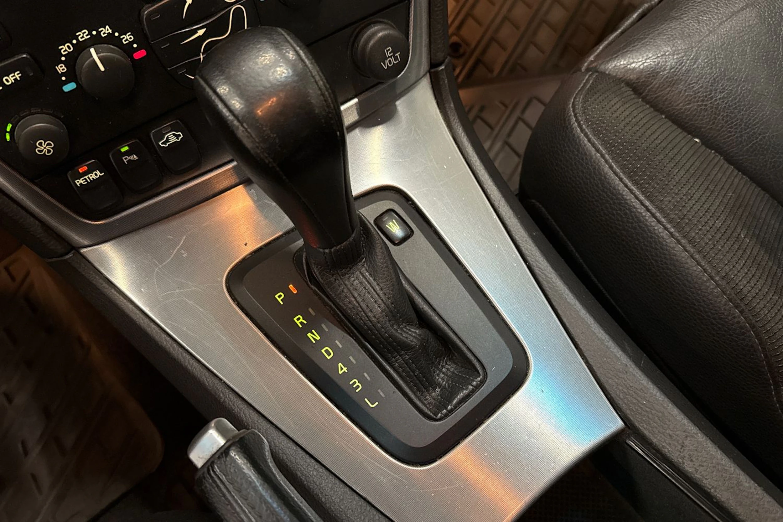 punainen Volvo S60 2007 kuva 20.