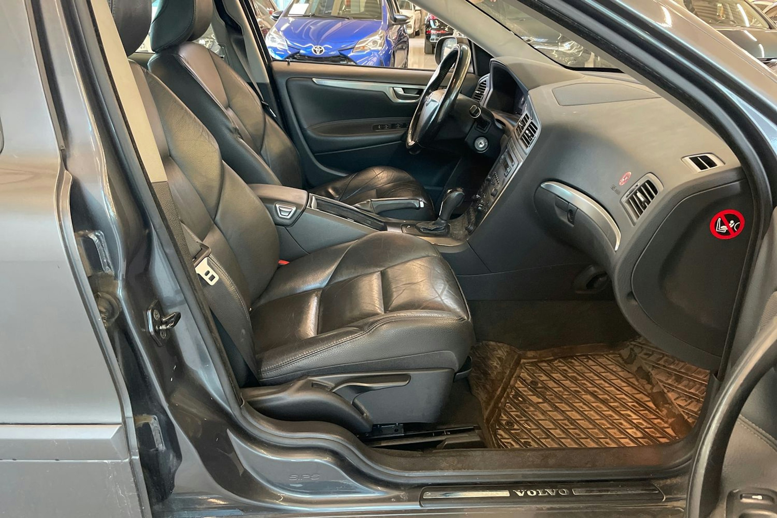 Harmaa Volvo S60 2008 kuva 15.