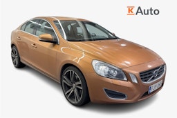 oranssi Volvo S60 2010 kuva 1.