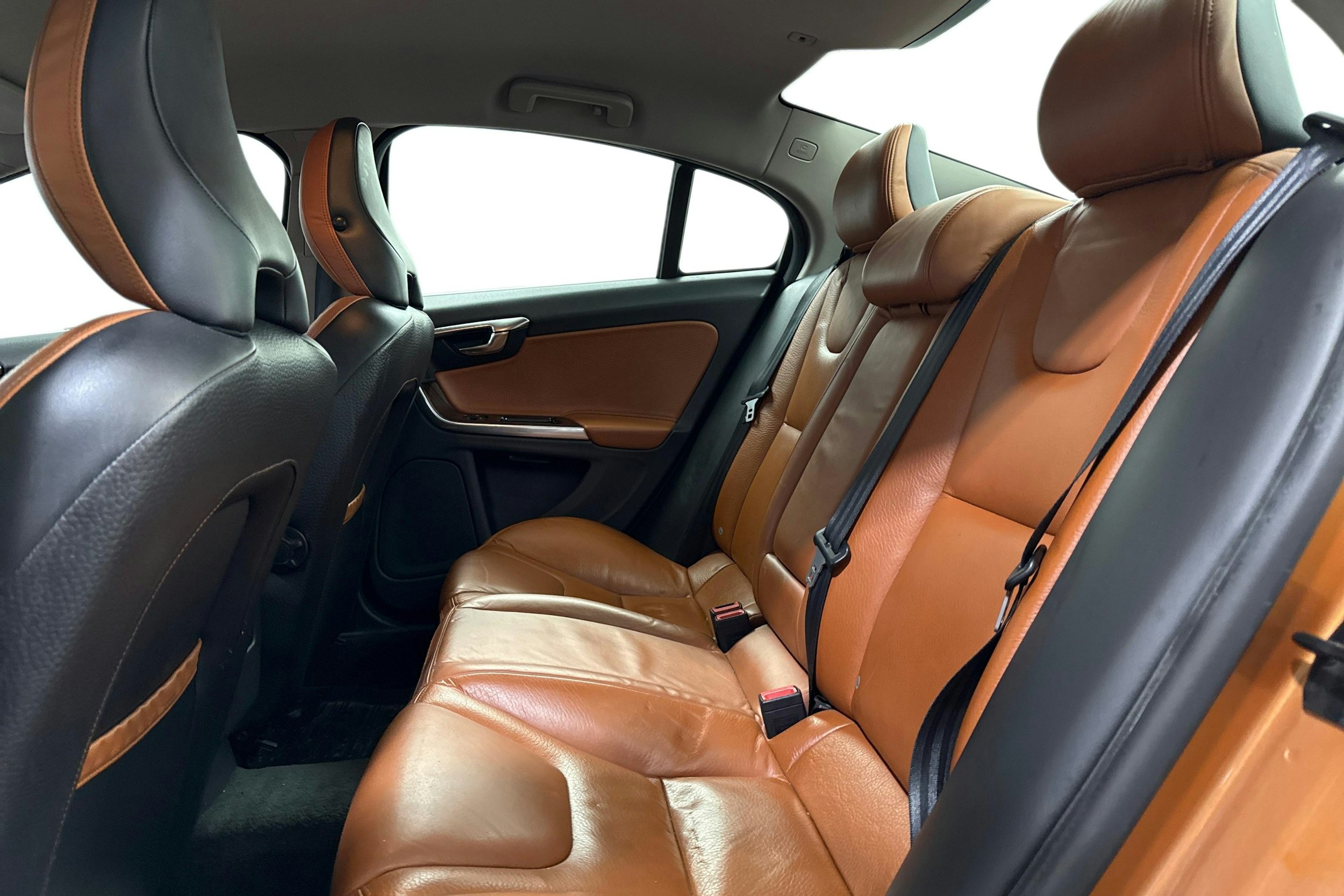 oranssi Volvo S60 2010 kuva 8.