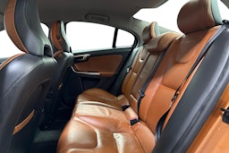 oranssi Volvo S60 2010 kuva 8.