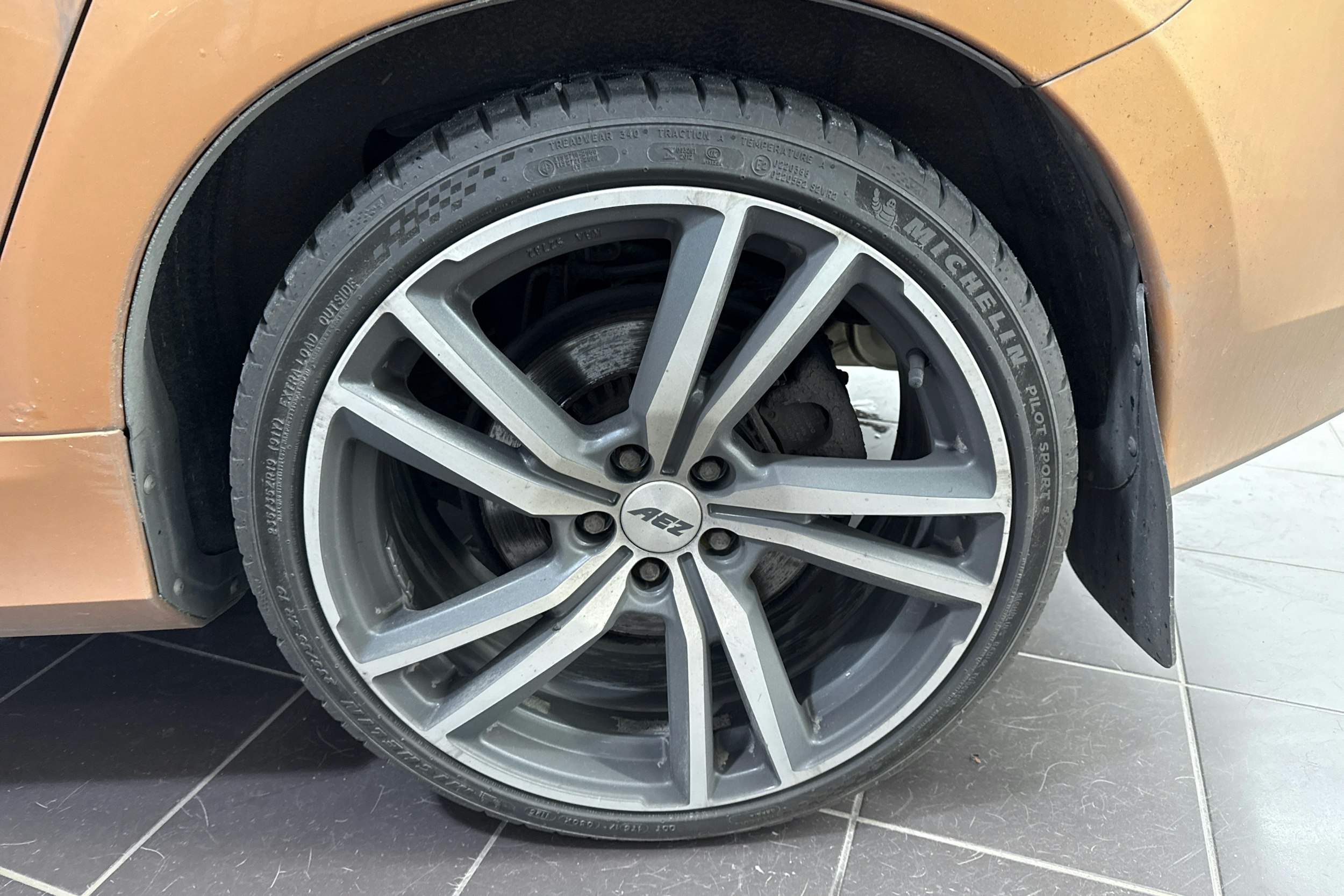 oranssi Volvo S60 2010 kuva 9.