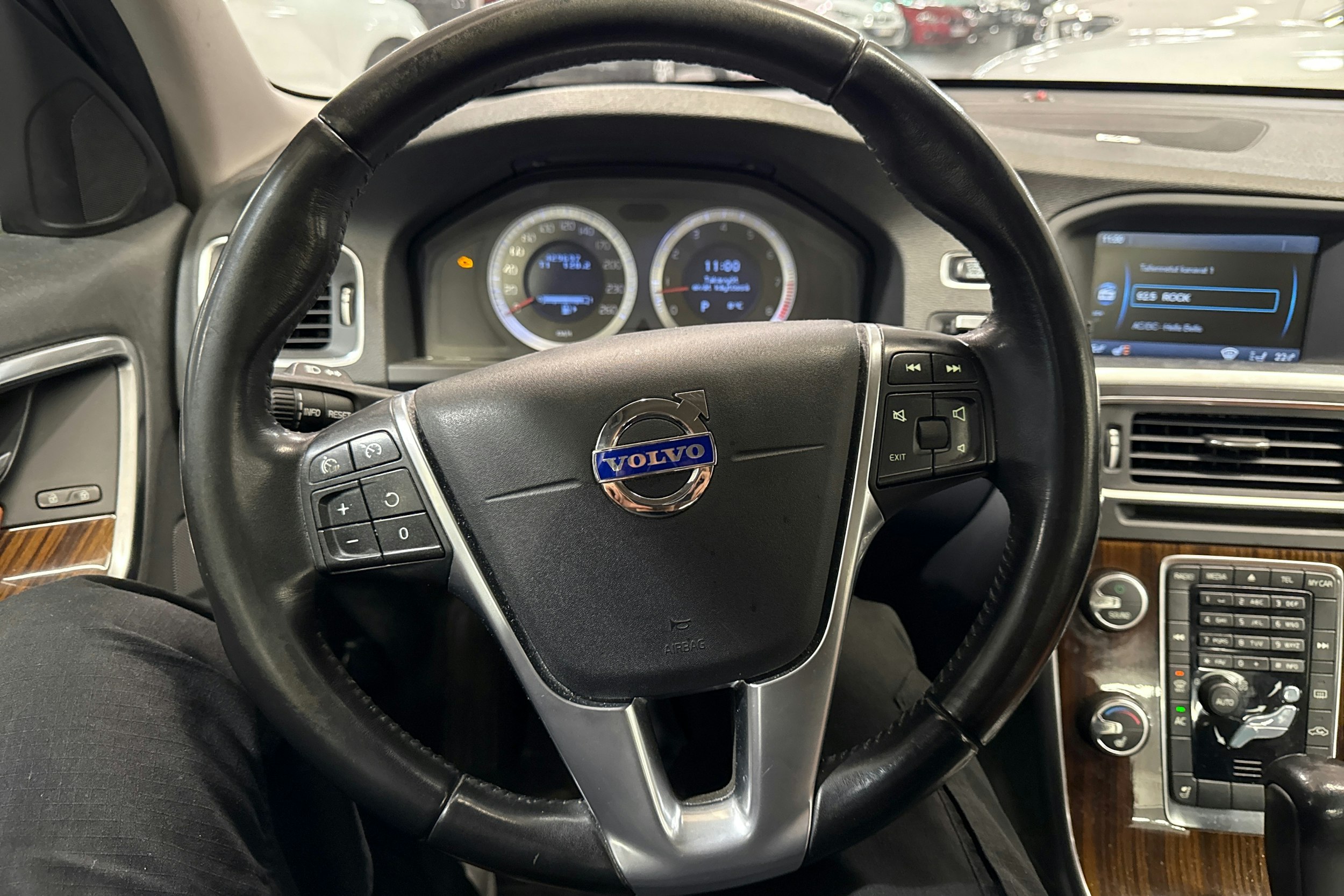 oranssi Volvo S60 2010 kuva 12.