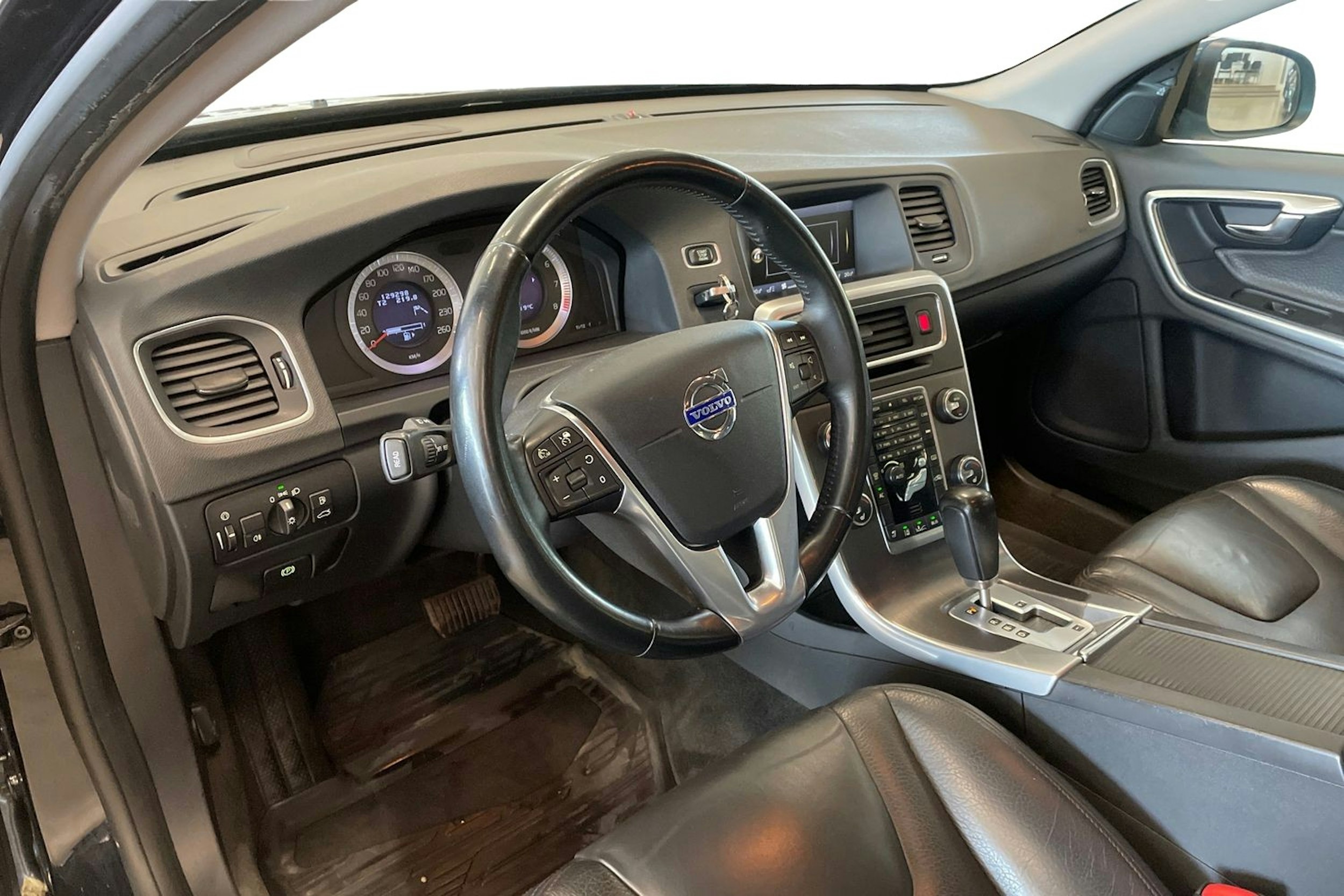 musta Volvo S60 2010 kuva 7.