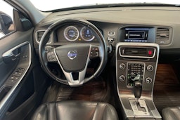 musta Volvo S60 2010 kuva 9.