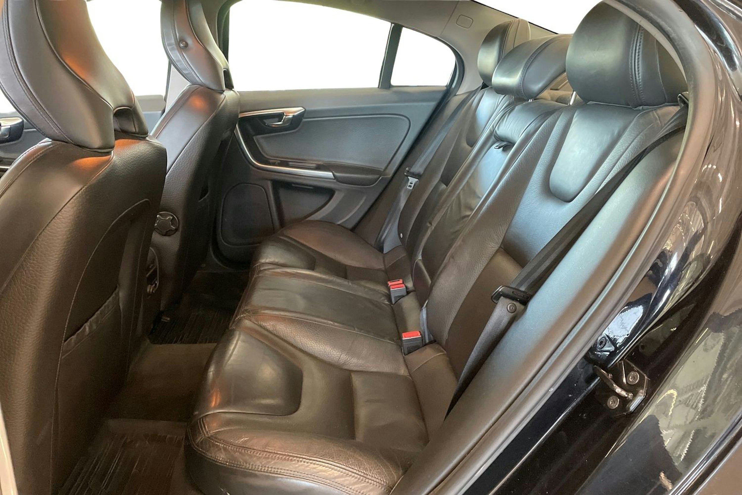 musta Volvo S60 2010 kuva 10.