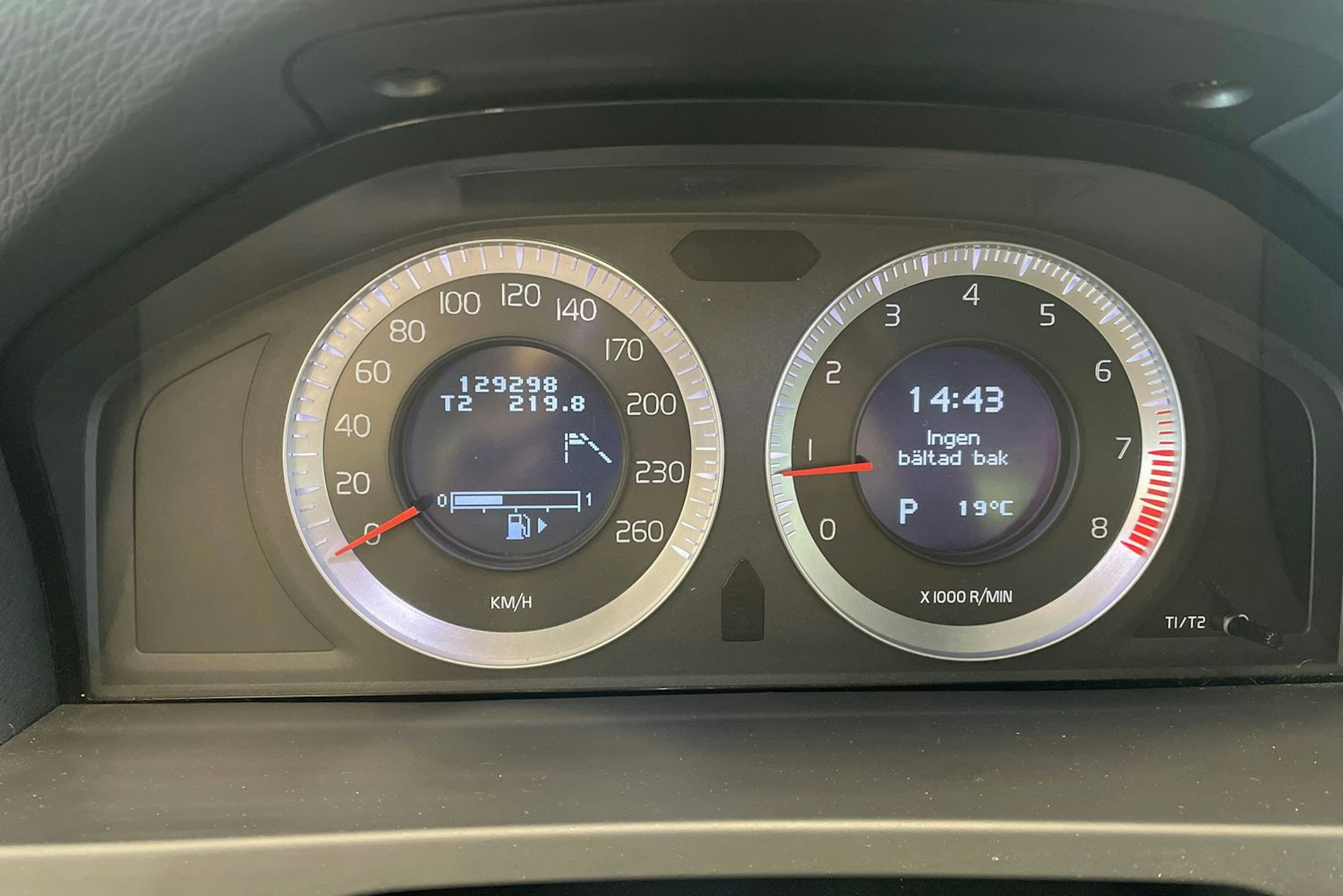 musta Volvo S60 2010 kuva 18.