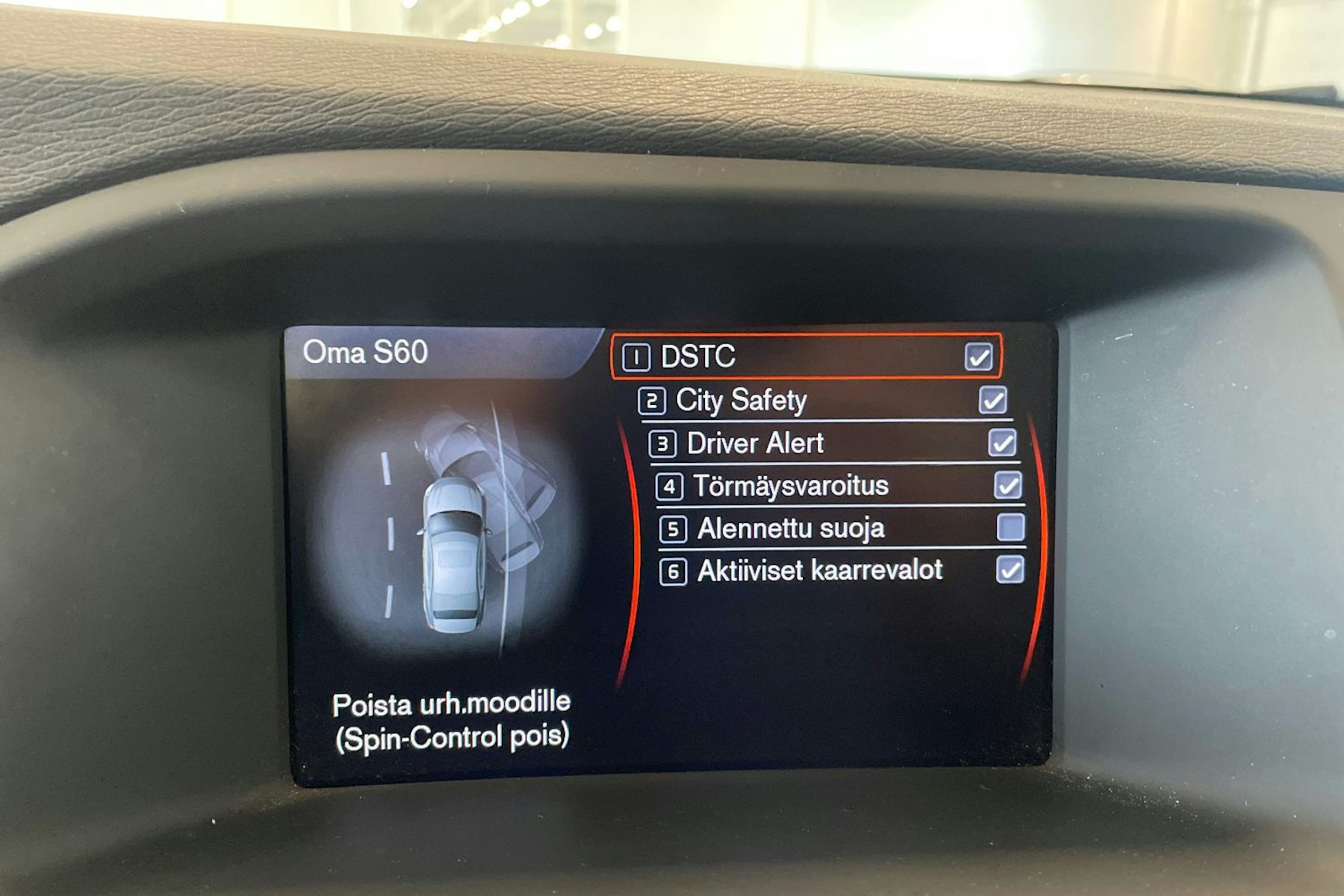 musta Volvo S60 2010 kuva 22.