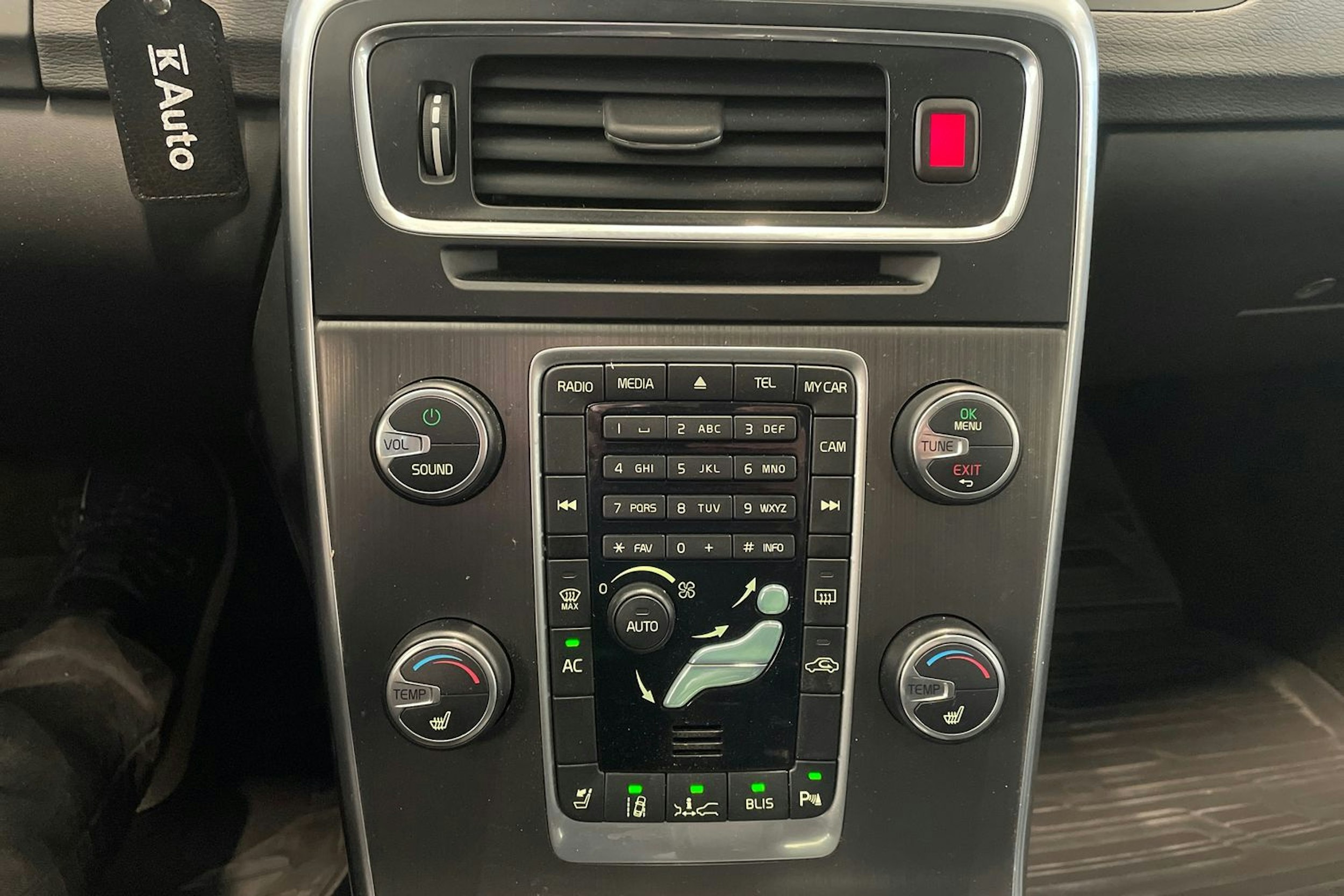 musta Volvo S60 2010 kuva 24.