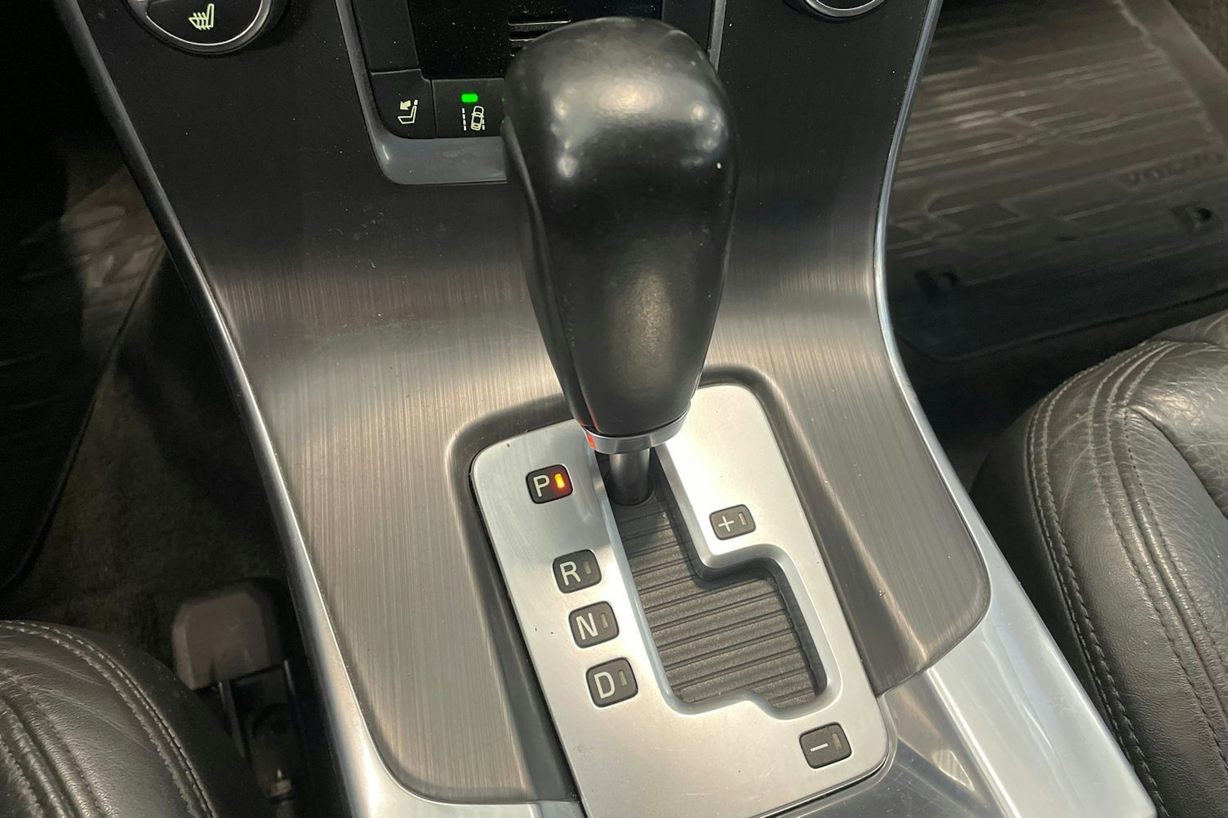 musta Volvo S60 2010 kuva 25.