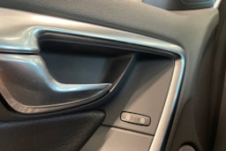 musta Volvo S60 2010 kuva 27.