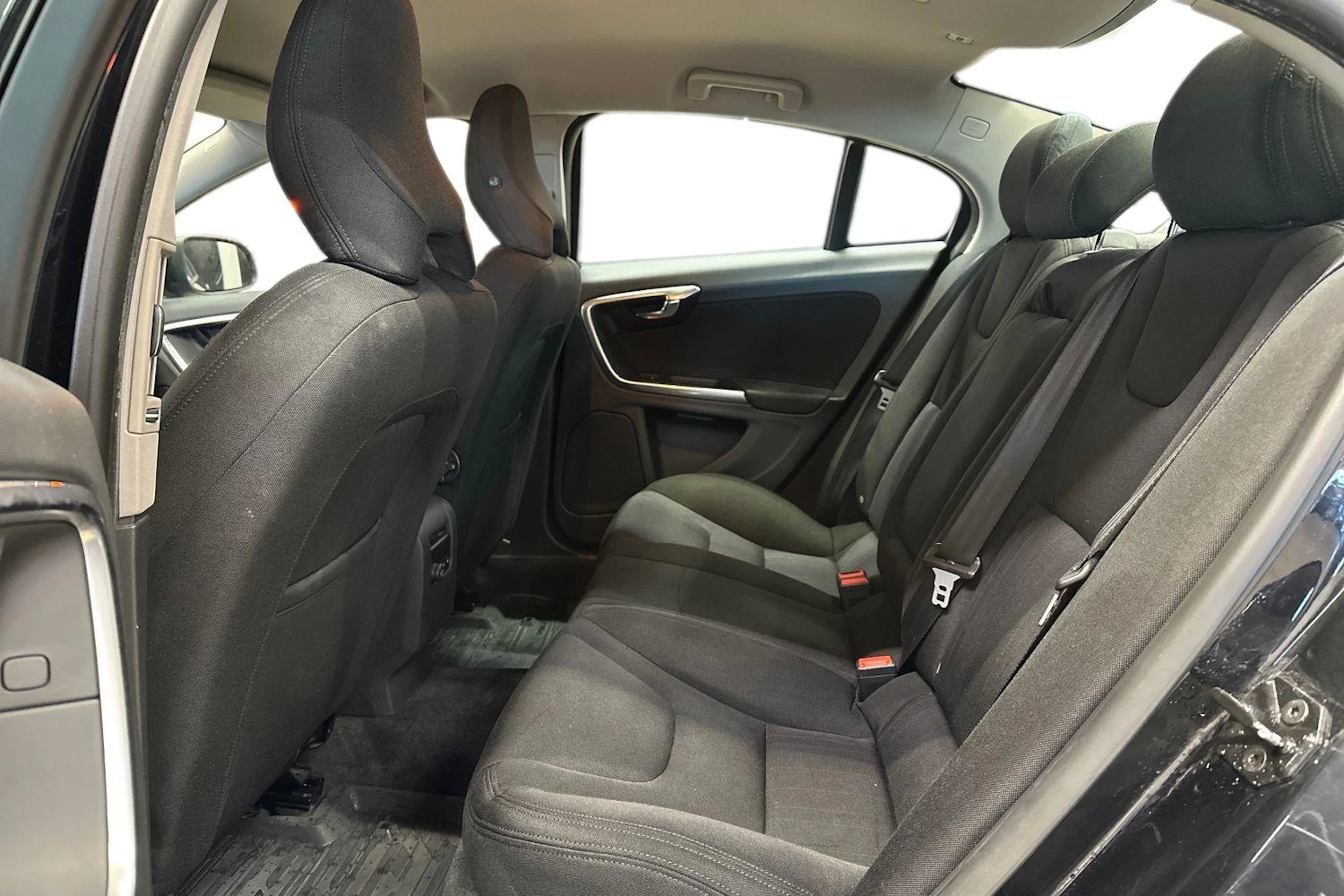 musta Volvo S60 2011 kuva 11.