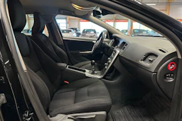 musta Volvo S60 2011 kuva 16.