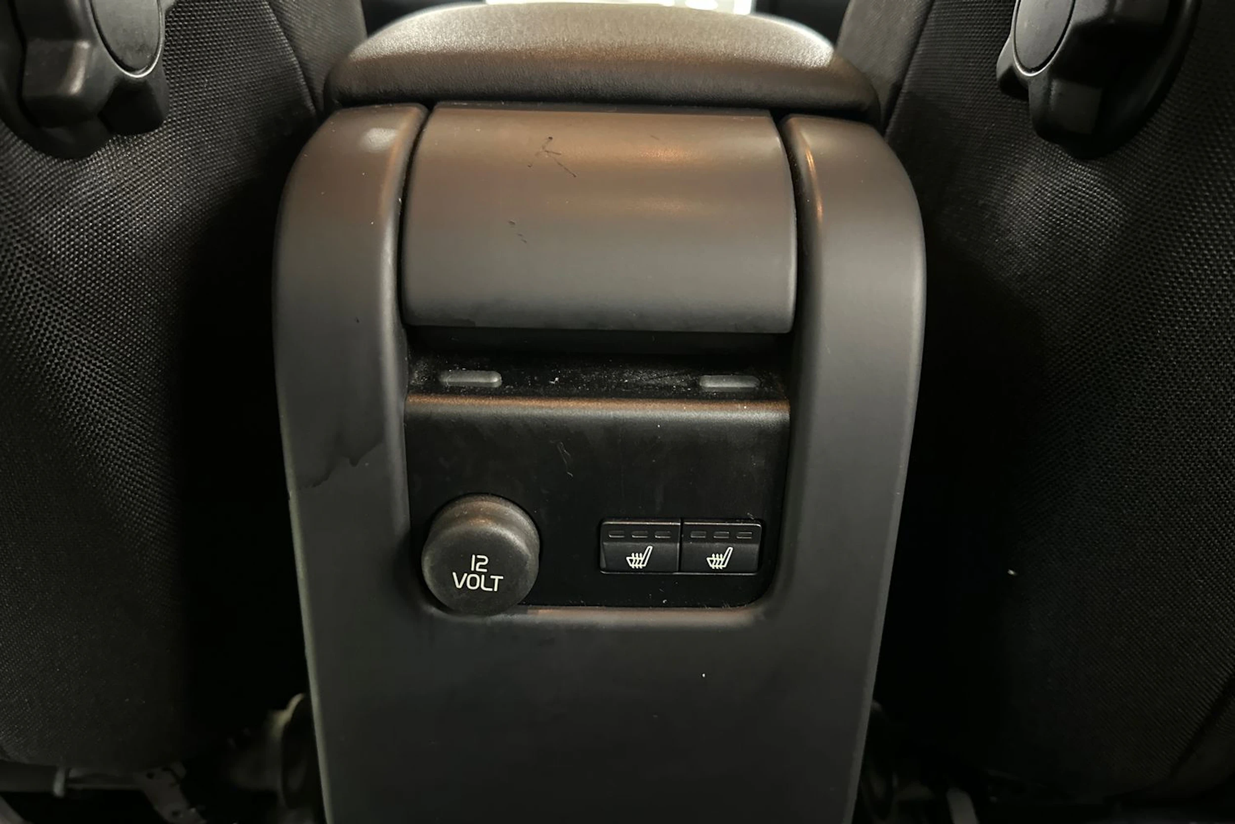 musta Volvo S60 2011 kuva 17.
