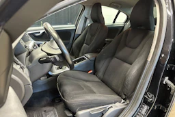 musta Volvo S60 2011 kuva 18.