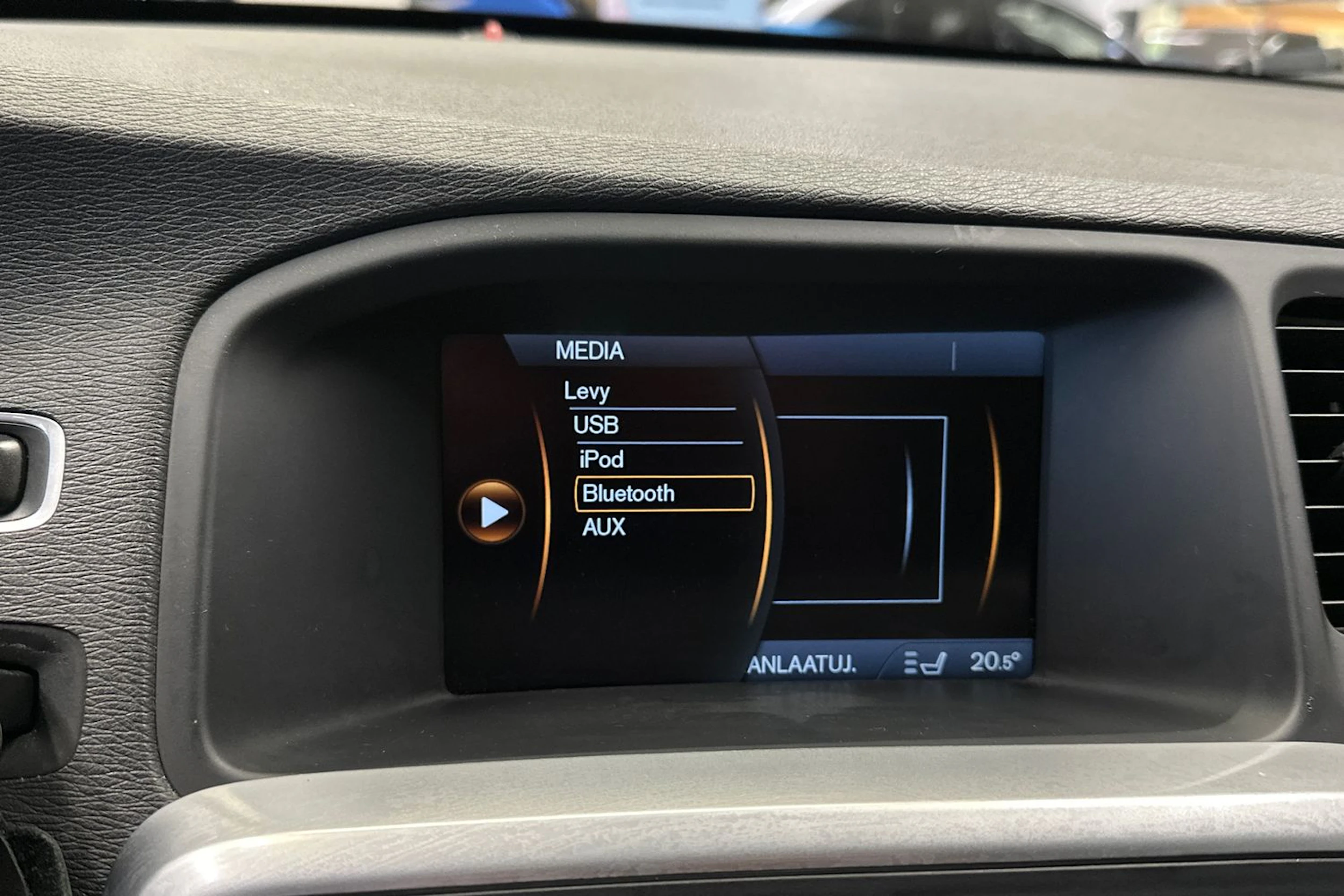 musta Volvo S60 2011 kuva 19.
