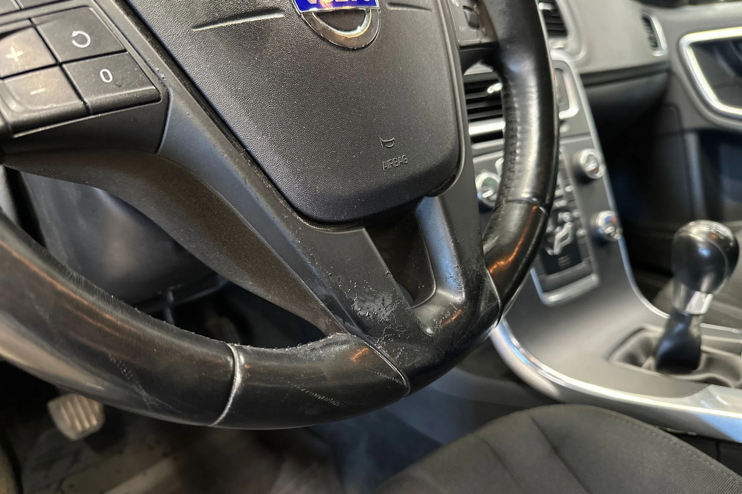 musta Volvo S60 2011 kuva 24.