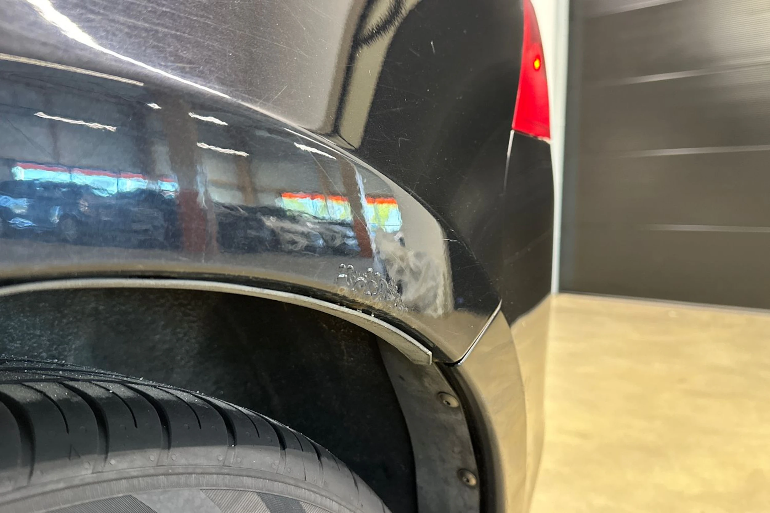 musta Volvo S60 2011 kuva 28.