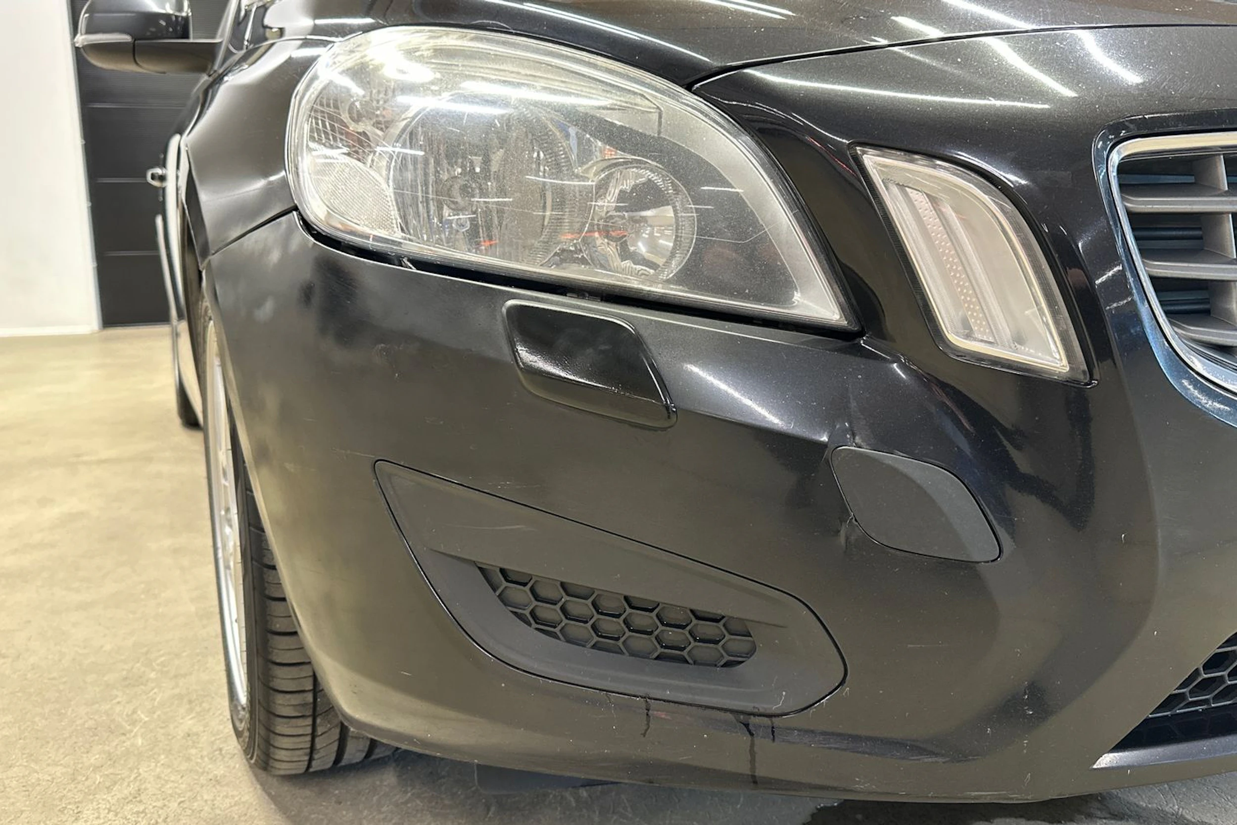 musta Volvo S60 2011 kuva 32.