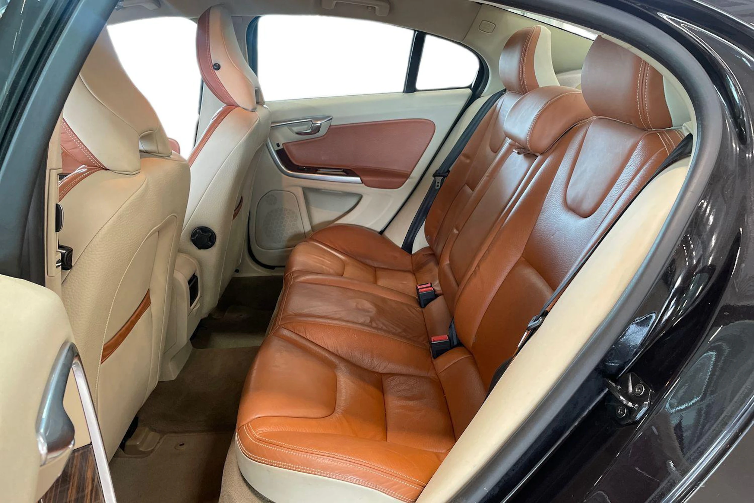 musta Volvo S60 2010 kuva 8.