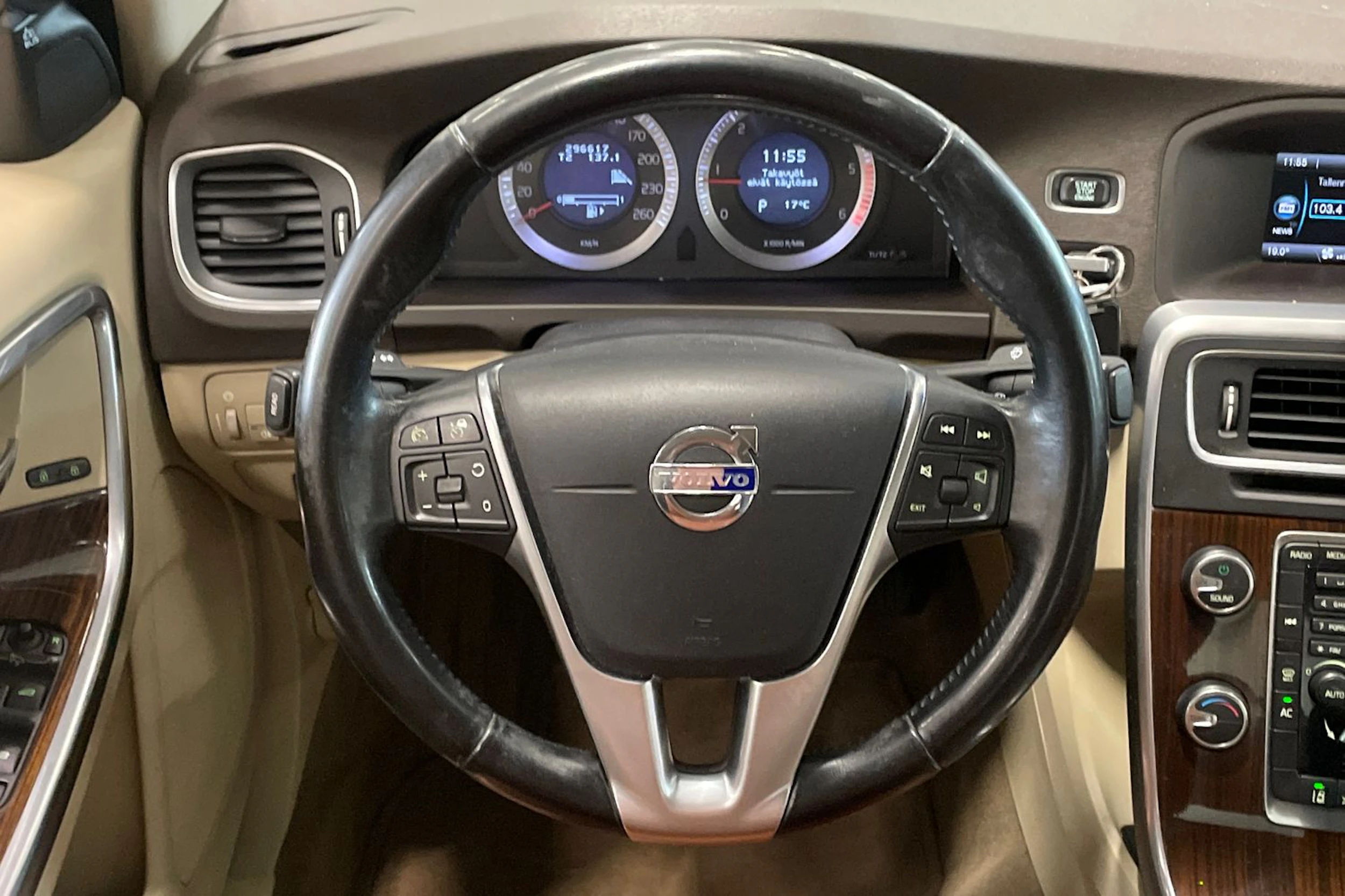 musta Volvo S60 2010 kuva 13.