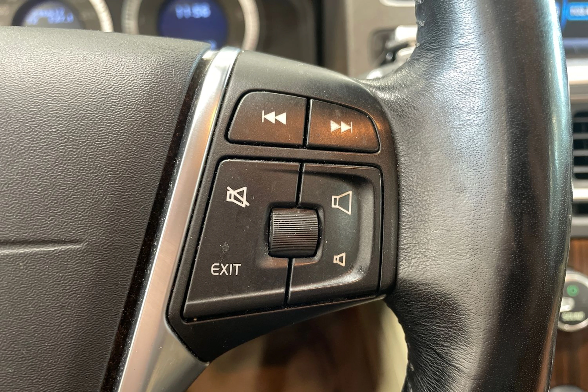 musta Volvo S60 2010 kuva 14.