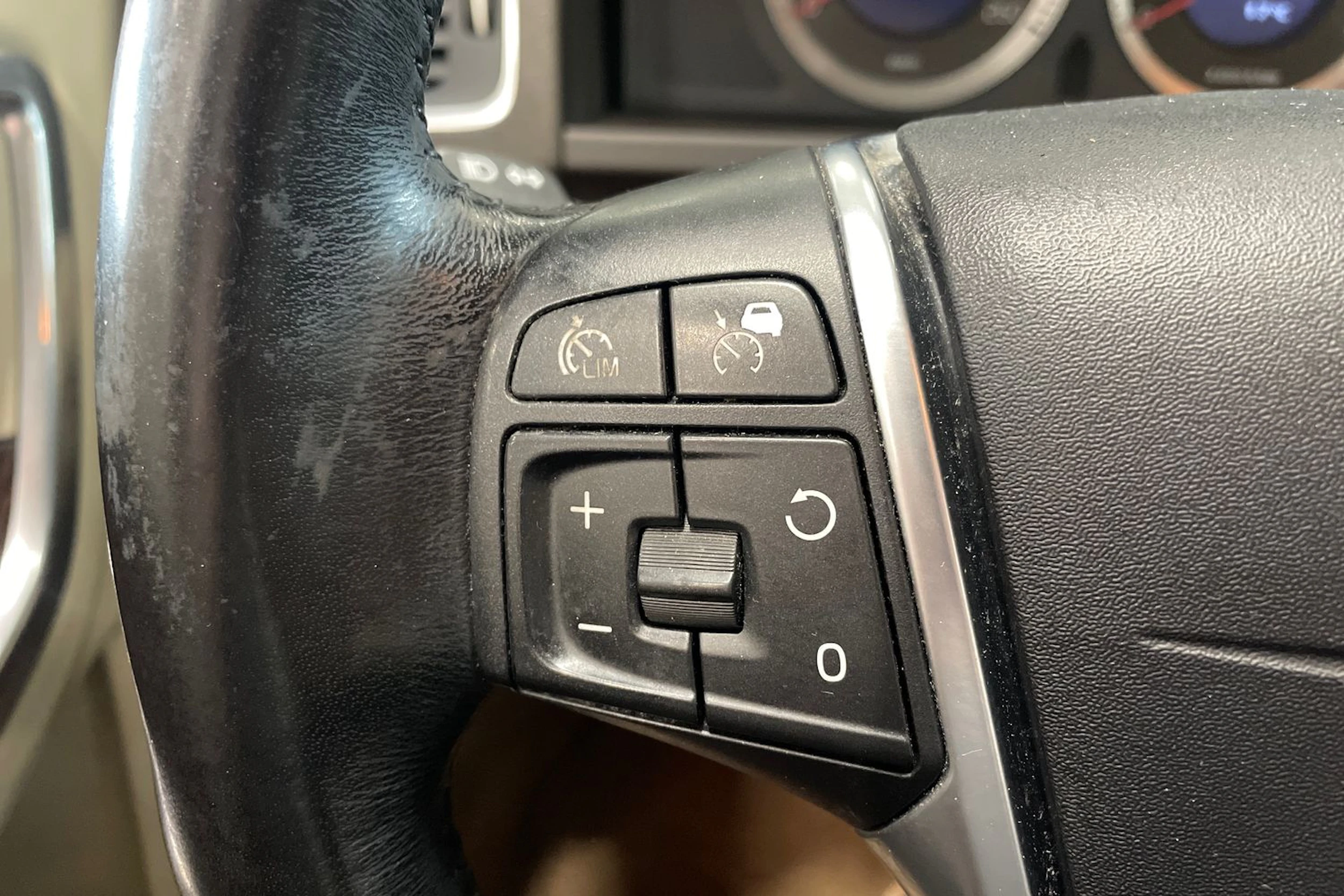 musta Volvo S60 2010 kuva 15.