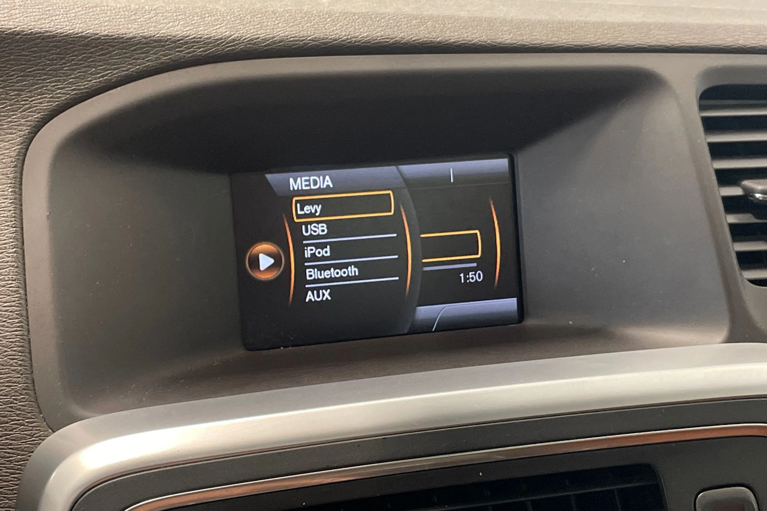 musta Volvo S60 2010 kuva 19.