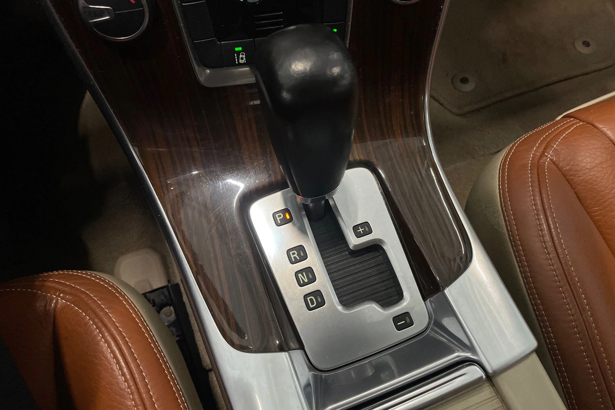 musta Volvo S60 2010 kuva 23.