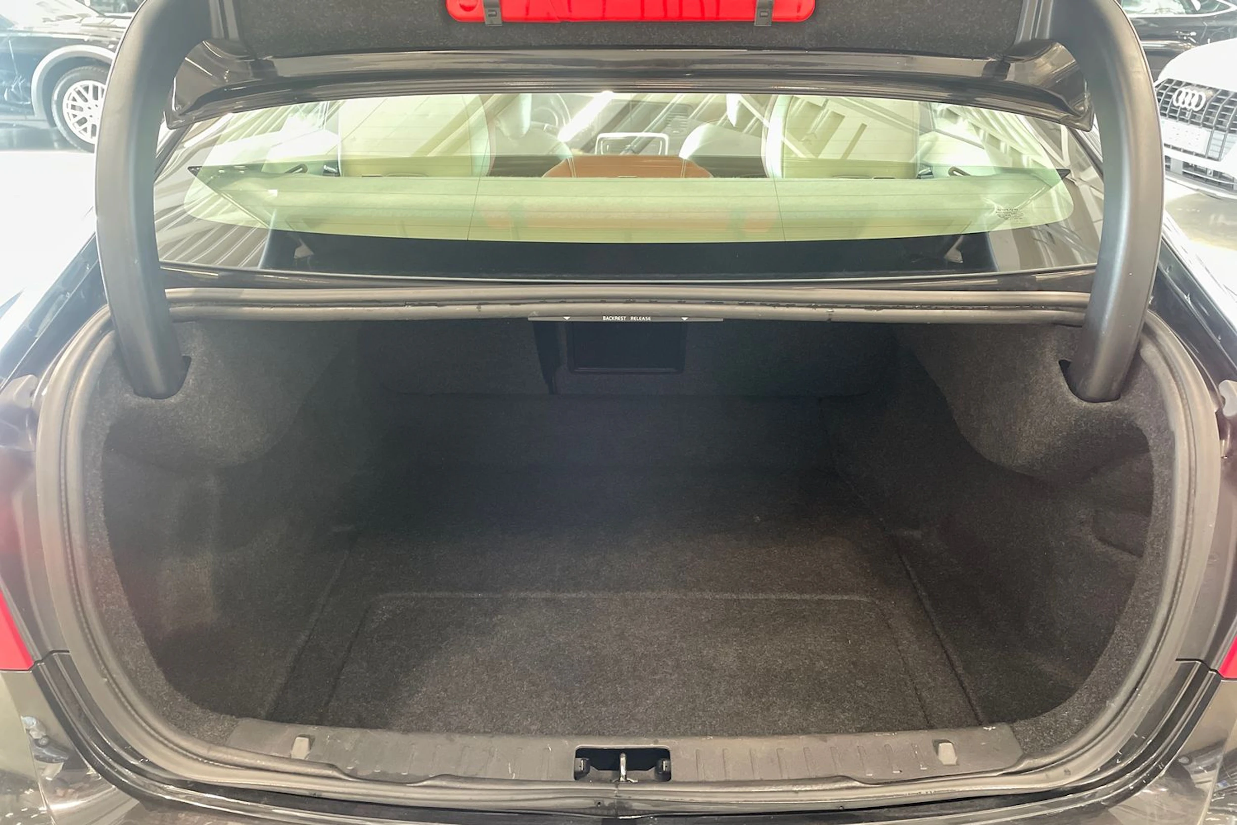 musta Volvo S60 2010 kuva 25.