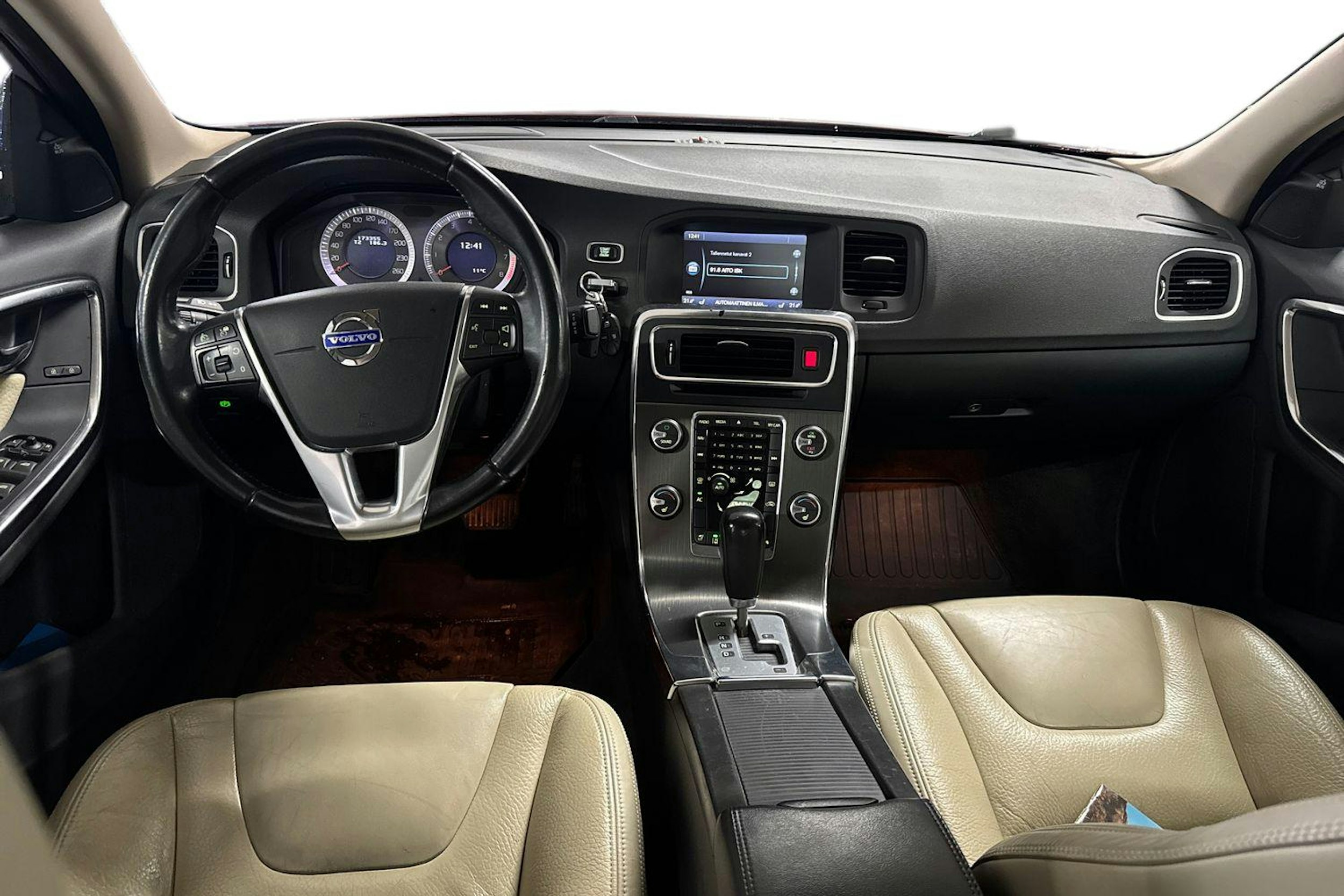 Punainen Volvo S60 2010 kuva 7.