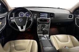 Punainen Volvo S60 2010 kuva 7.