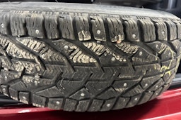 Punainen Volvo S60 2010 kuva 11.