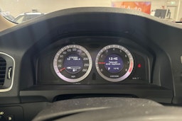 Punainen Volvo S60 2010 kuva 23.