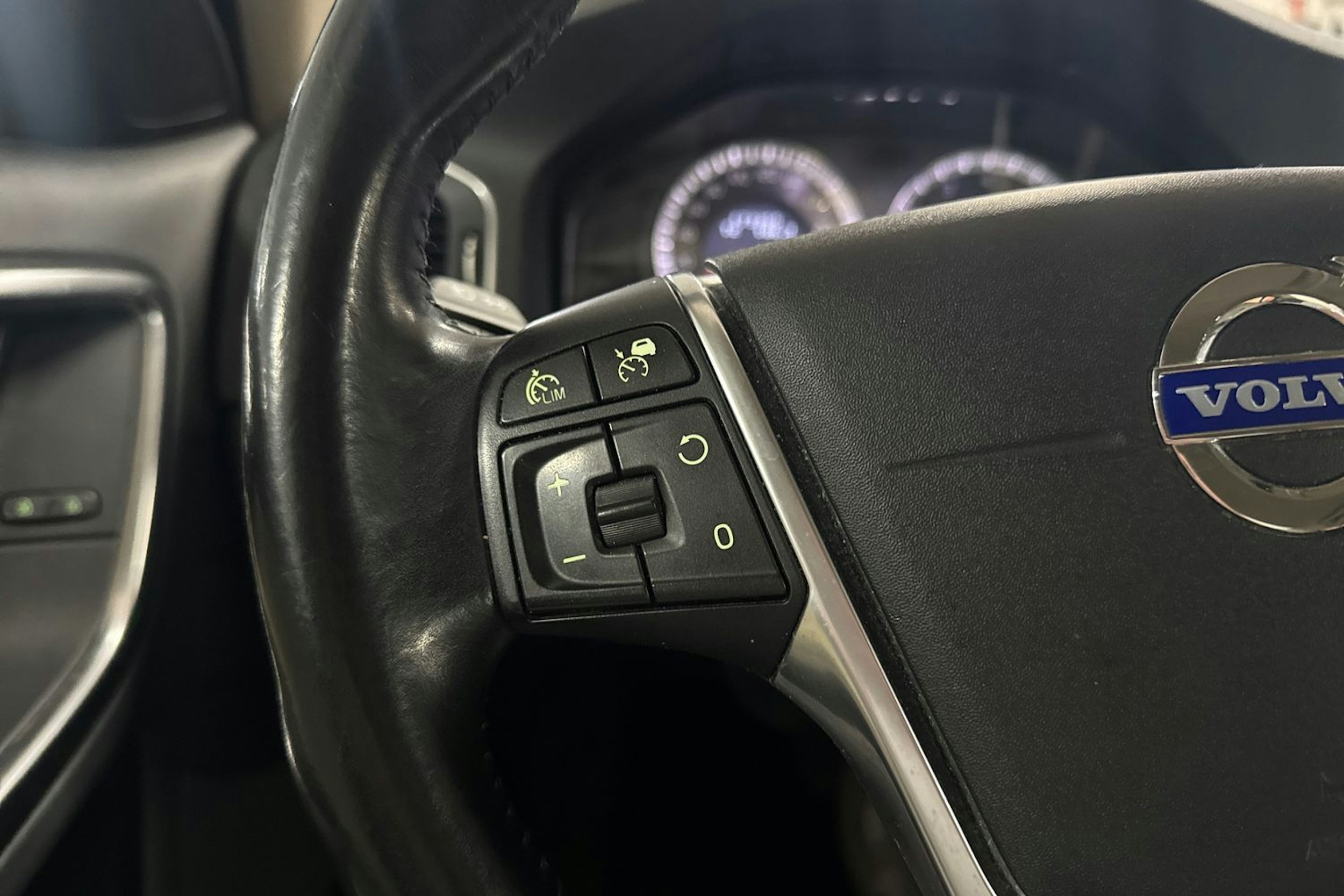 Punainen Volvo S60 2010 kuva 26.