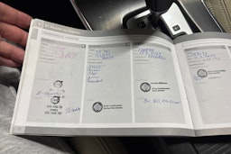 Punainen Volvo S60 2010 kuva 29.