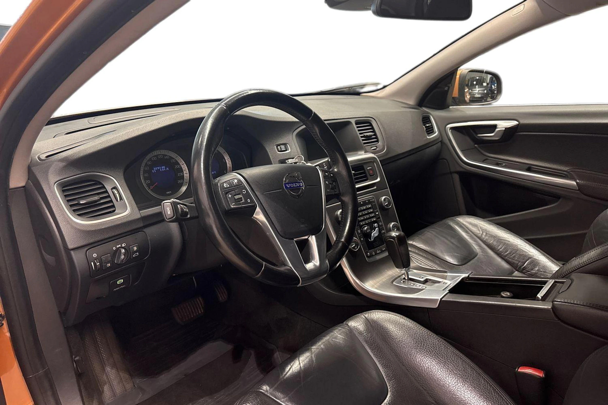 oranssi Volvo S60 2010 kuva 8.