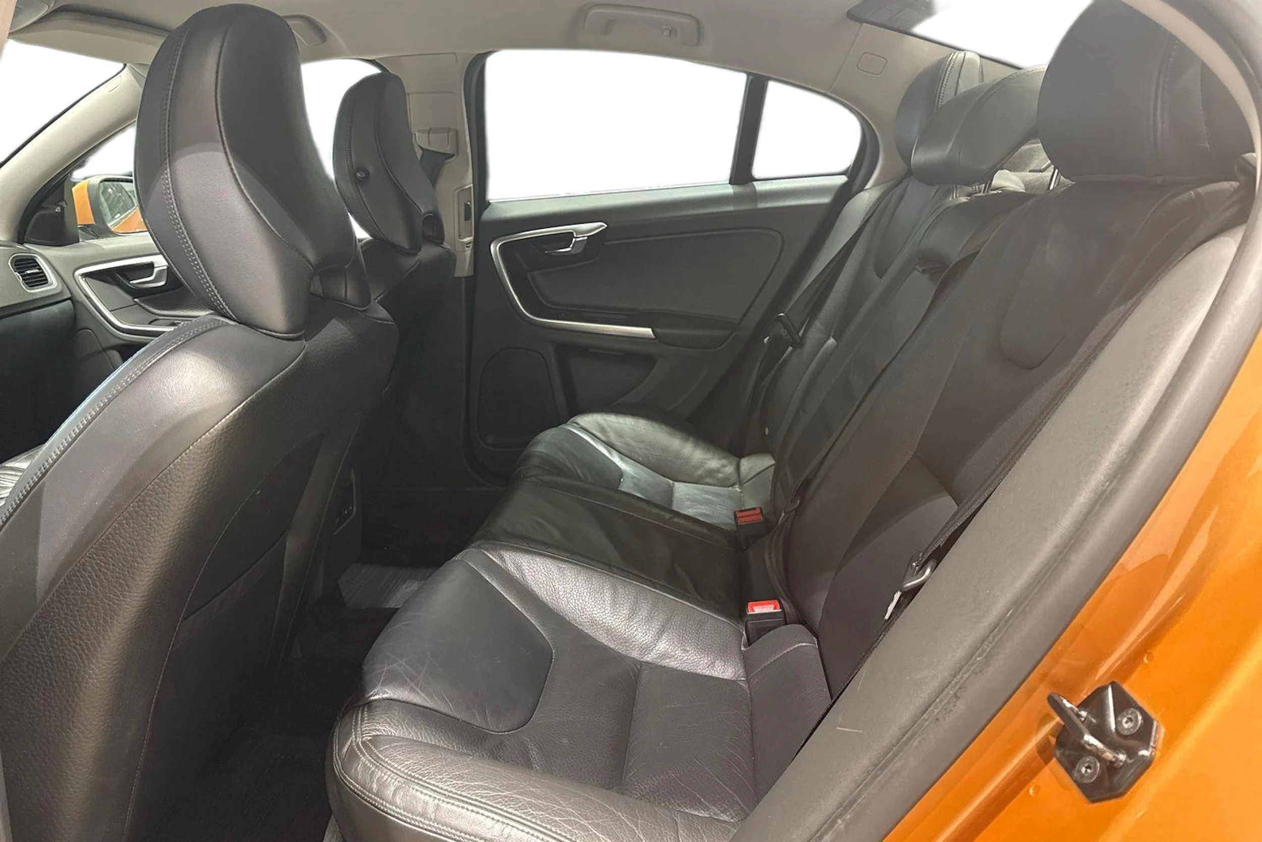 oranssi Volvo S60 2010 kuva 11.