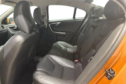 oranssi Volvo S60 2010 kuva 11.