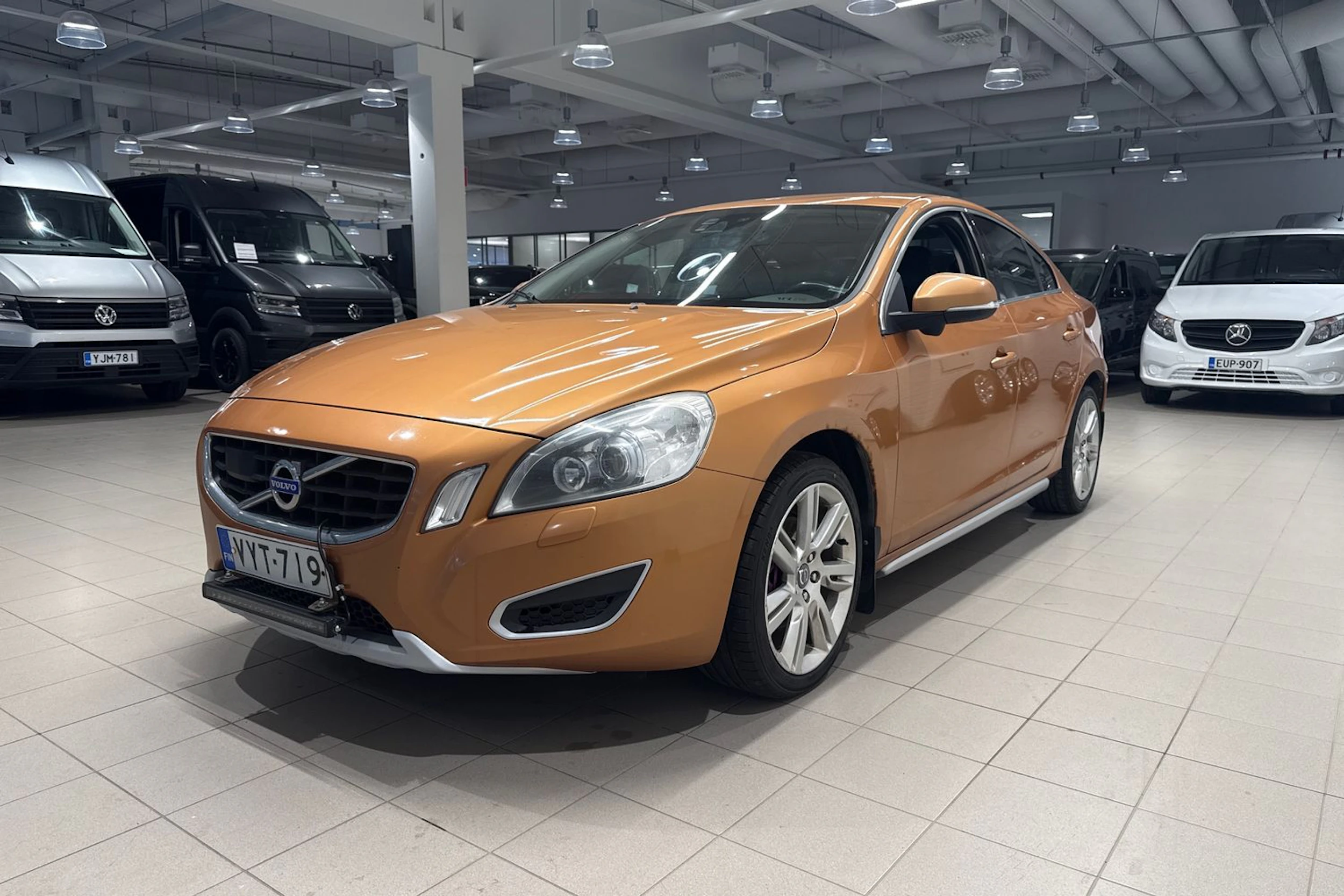 oranssi Volvo S60 2010 kuva 15.