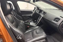 oranssi Volvo S60 2010 kuva 17.