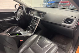 oranssi Volvo S60 2010 kuva 18.