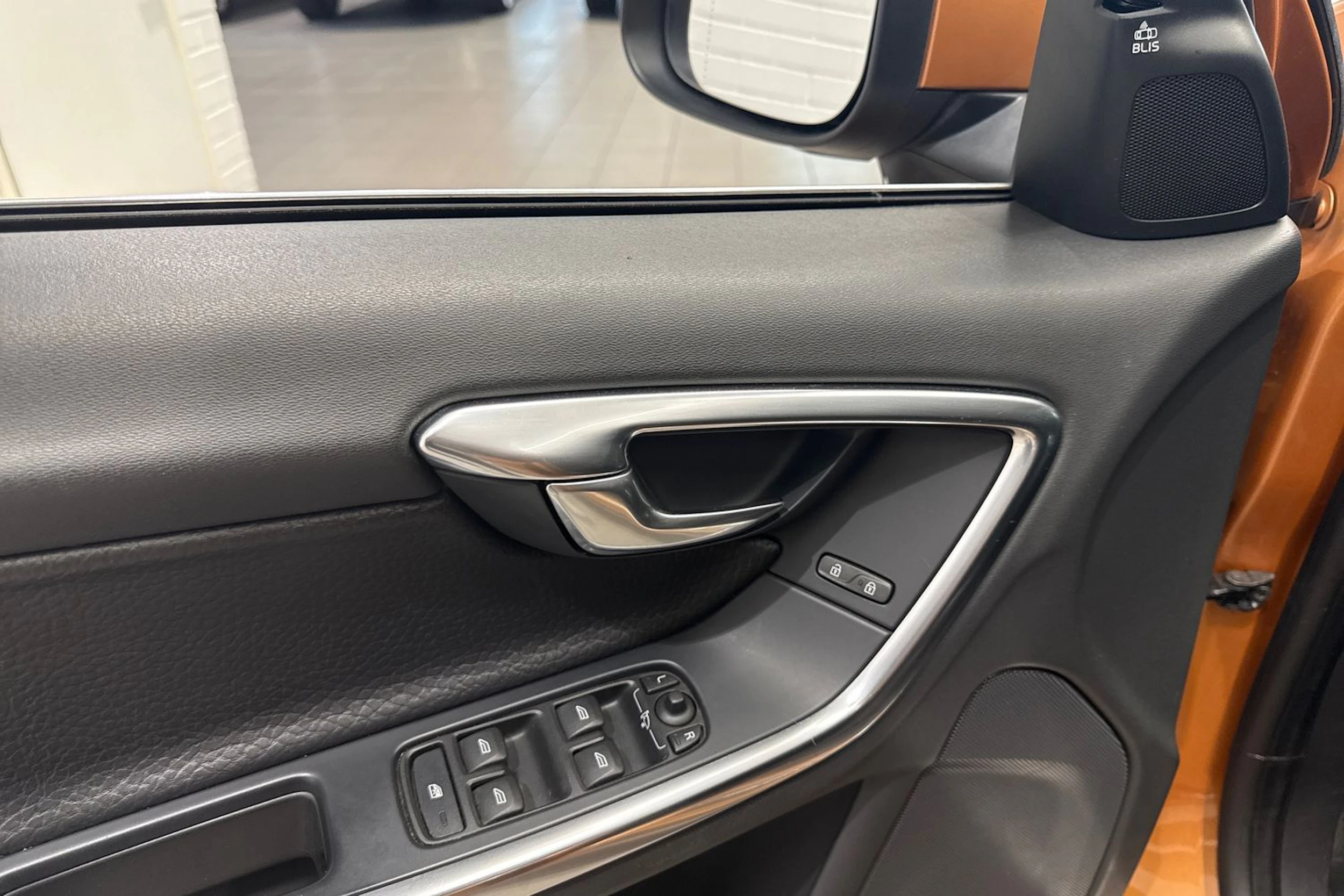 oranssi Volvo S60 2010 kuva 19.