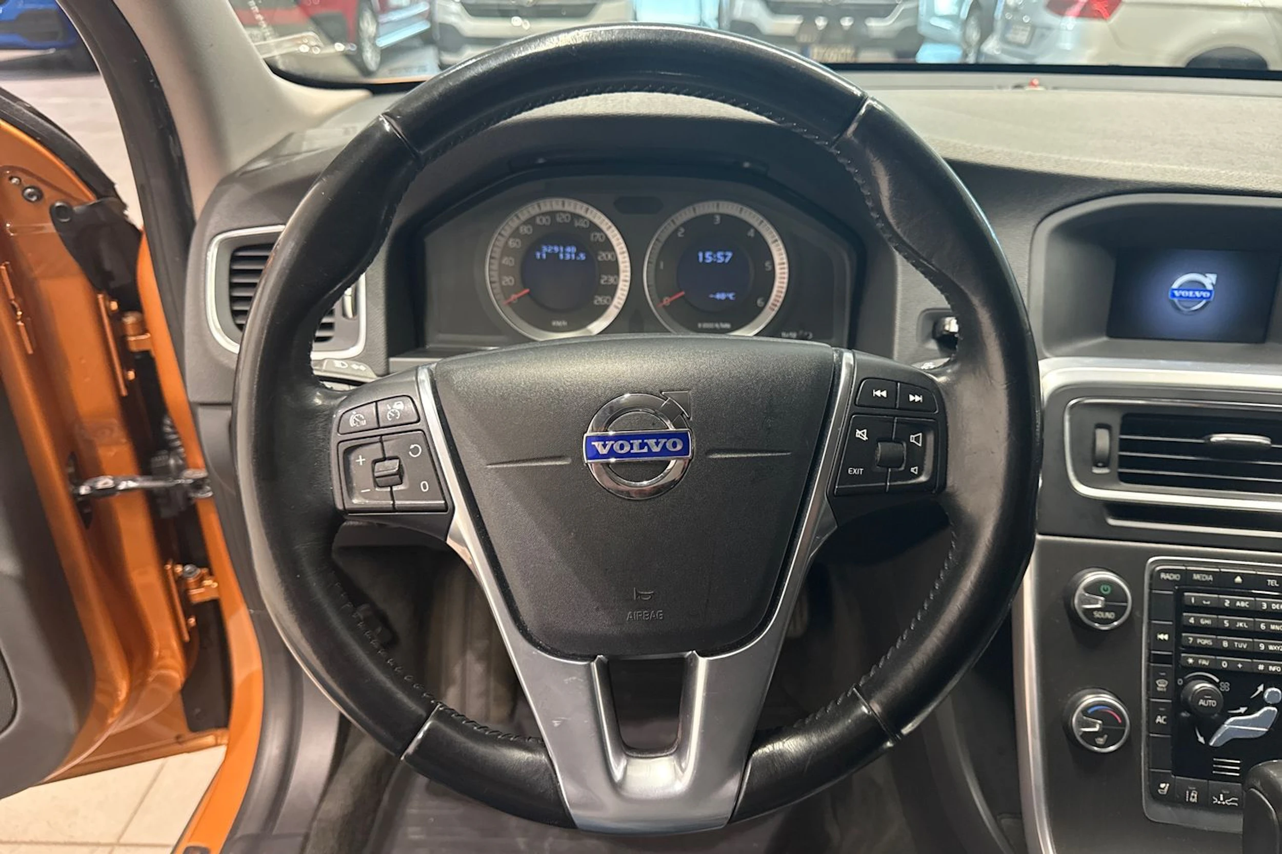 oranssi Volvo S60 2010 kuva 21.